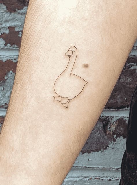 Silly Fine Line Tattoo, Goose Tattoos For Women, Goose Fine Line Tattoo, Cartoon Goose Tattoo, Goose Line Tattoo, Duck And Goose Tattoo, Goose Tatoos, Goose Line Art, Tatty Scones