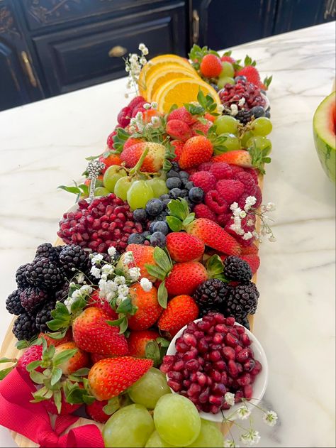 Fruit Salad Wedding, Fruit Platter For A Crowd, Bussin Food, Ninja Fruit, November Party, Fruit Boards, Carving Watermelon, Farm Fruit, Carving Tutorial