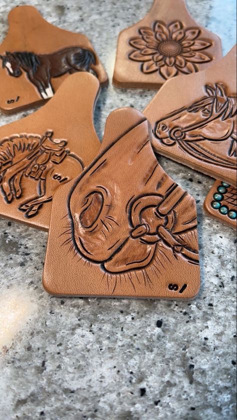 Leather Tooling Flower Patterns, Wood Burning On Leather Art, Deer Leather Tooling Pattern, Beginner Leatherworking Projects, Western Leather Projects, Leather Work Designs, Cactus Leather Tooling, Leather Tooled Keychains, Leather Work Patterns