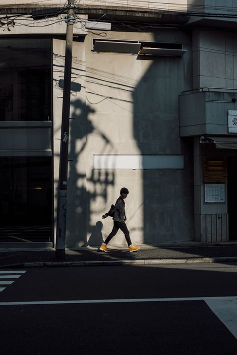 Street Photo Aesthetic, Guys Photography, People Street, Creative Street Photography, Korean Street Photography, Street Vintage Photography, Photography Street, Street Reference, Urban Street