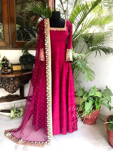 Pinterest: @pawank90 Raw Silk Anarkali Suits, Floor Length Dresses Indian, Silk Floor Length Dress, Mukaish Dupatta, Floor Length Anarkali, Pink Anarkali, Anarkali Dress Pattern, Indian Party Wear, Credit Tips