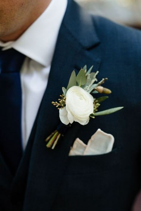 classic navy blue groom suit with white boutonniere #wedding #weddings #weddingideas #greenweddings #rar #blueweddings Boutineer Ideas, Red Corsages, White Rose Boutonniere, White Boutonniere, Groomsmen Boutonniere, Rose Boutonniere, Corsage And Boutonniere, Sage Green Wedding, Wedding Colors Blue