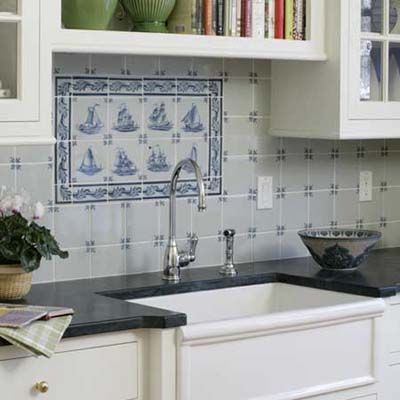 Herbeau 460320 Luberone fireclay farm sink with Beautifu Delft l Backsplash Dutch Kitchen, Tile Kitchen Backsplash, Beautiful Backsplash, Farmhouse Backsplash, White Tile Backsplash, Beadboard Backsplash, Metallic Backsplash, Black Appliances, Herringbone Backsplash