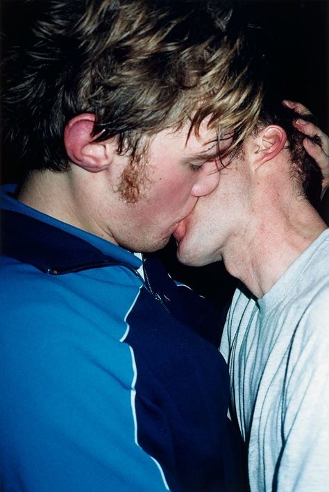 The Life and Art of Wolfgang Tillmans Wolfgang Tillmans, Wolfgang Tillman, Larry Clark, William Eggleston, Diane Arbus, Robert Mapplethorpe, Eternal Youth, Men Kissing, Poses References