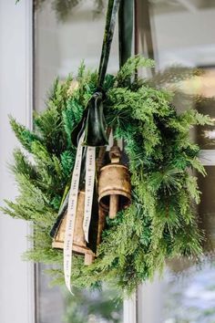 Cedar Wreath, Winter Wreath Diy, Cozy Minimalist, Tartan Christmas, Christmas Front Doors, Golden Gate Park, Minimalist Christmas, Homemade Christmas Gifts, Noel Christmas