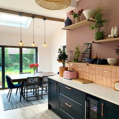 Pink Kitchen Walls, Kitchen Shaker Style, Navy Kitchen Cabinets, Ideas For Kitchen Cabinets, Kitchen Shaker, Color Walls, Navy Kitchen, Kitchen Design Color, Kitchen Cabinets Ideas