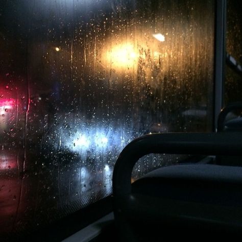 Rainy Bus Window, Bus Window Aesthetic, Night Bus Aesthetic, Rain Night Aesthetic, Bus Aesthetics, Bus At Night, Bus Aesthetic, Rain Night, Rain Window