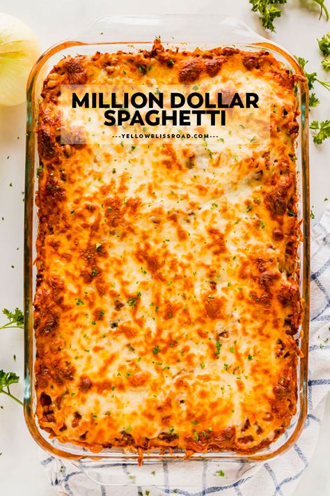 Million Dollar Spaghetti Casserole, Spaghetti Recipes Easy, Million Dollar Spaghetti, Baked Spaghetti Recipe, Pasta Cheese, Easy Dinner Casseroles, Spaghetti Casserole, Homemade Marinara, Yummy Pasta Recipes