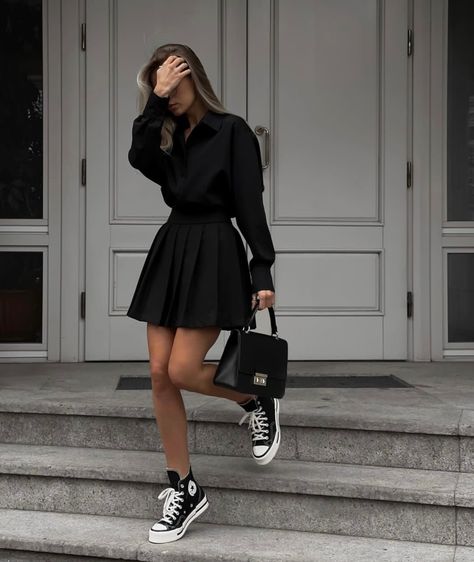 Pr Event Outfit, Black Skirt Pleated Outfit, Black And White Preppy Outfits, Classy Mini Skirt Outfit, Black Tennis Skirt Outfit Winter, Cute Black Skirt Outfits, Black Skirt Outfit Spring, Black Skirt Work Outfit, Winter Black Skirt Outfit