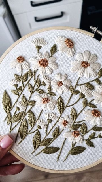 Cupofneedles♡Hand embroidery on Instagram: "Beginner friendly Daisies embroidery pattern✨️ Hurry up to buy this and other patterns with a 30% discount🔥 Link is in my bio😉" Daisy Embroidery Pattern, Daisies Embroidery, Candlewicking Patterns, Diy Embroidery Projects, Needlecraft Patterns, Daisy Embroidery, Needlepoint Stitch, Hand Embroidery Tutorial, Hand Embroidery Projects