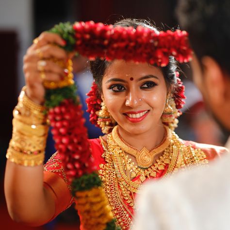 Brides Of Kerala on Instagram: “Bride: Sangeetha Photography-whitemox wedding , Make up - lafemme thrissur, Outfit- ANN clothing…” Wedding Kerala, Marriage Photoshoot, Marriage Poses, Indian Wedding Pictures, Indian Wedding Poses, Kerala Wedding Photography, Marriage Photography, Indian Wedding Photography Couples, Bridal Photography Poses