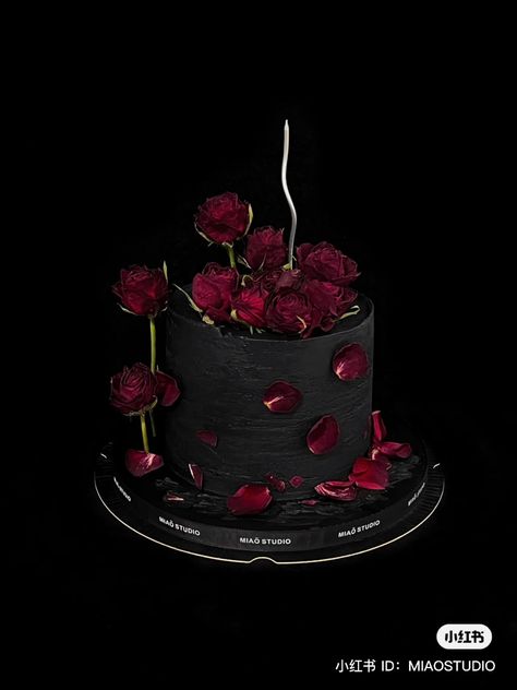 Birthday Cake Dark Aesthetic, Black Cake With Red Roses, Red And Black Birthday Cake, Dark Red Cake, Black Rose Cake, Red Cake Aesthetic, Black Cake Aesthetic, Black And Red Cake, Bday Edits