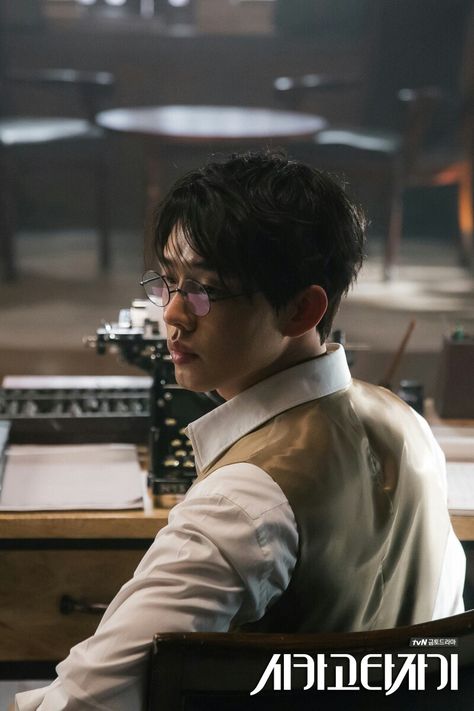 Chicago Typewriter - Yoo Ah In Yoo Ah In Chicago Typewriter, Chicago Typewriter Kdrama, Chicago Typewriter, Gu Family Books, Big Bang Top, Yoo Ah In, G-dragon, Jung Yong Hwa, Foreign Film