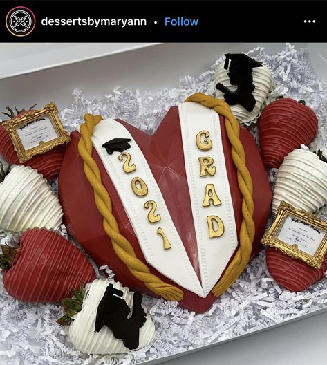 Chocolate Business Ideas, Graduation Party Treats, Chocolate Covered Desserts, Graduation Party Desserts, Graduation Treats, Graduation Desserts, Chocolate Covered Strawberry Recipe, Graduation Party Cake, Chocolate Covered Strawberries Bouquet