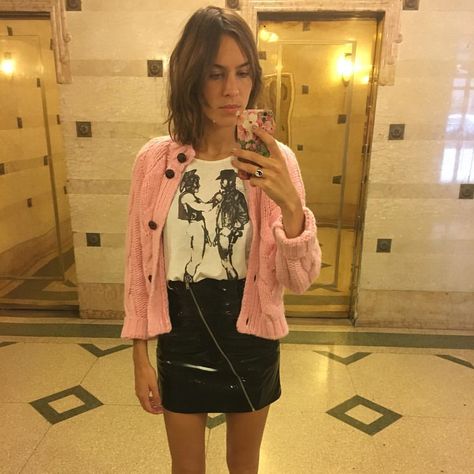 See this Instagram photo by @alexachung • 46.8k likes Alexa Chung Street Style, Alexa Chung Style, Simple Style Outfits, Tokyo Fashion, September 10, Alex Turner, Pink Cardigan, Alexa Chung, Inspired Outfits