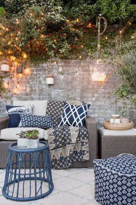 Lowe's Spring Makeover: Design Update - Simple Stylings Mediterranean Decor, Patio Interior, Outside Living, Patio Makeover, Outdoor Inspirations, Home Trends, Outdoor Rooms, Outdoor Design, Outdoor Seating