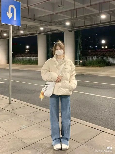 Winter Fits Korean Style, Korean Winter Outfits Aesthetic, Airport Outfit Cold Weather, Cute Asian Winter Outfits, Mackage Jacket Outfit, White Padded Jacket Outfit, Korean Ootd Winter, Outfit In Japan Winter, Below Zero Weather Outfit