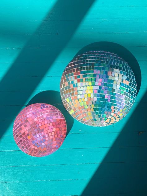 Pastel Disco Ball Painting, Painted Disco Ball Canvas, Mosaic Disco Ball, Disco Ball Record Painting, Painting Of Disco Ball, Disco Balls Painting, Disco Ball Reference, Mirrorball Painting Tutorial, Painted Disco Ball Easy