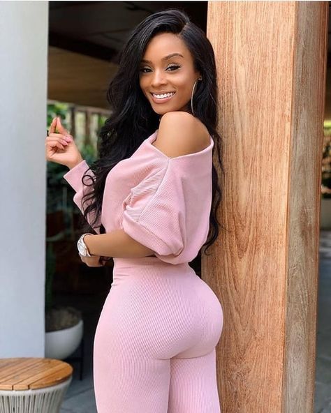 We slay good on Instagram: “@therobinb 😍😍😍💞💞................... Follow us @slay_territory. Like our posts. Tag your friends to our posts. Be active for a feature. Dm…” Casual Couture, Ig Model, Apple Bottoms, Model Street Style, Posing Guide, Cool Images, Brown Women, Instagram Outfits, Candid Photography