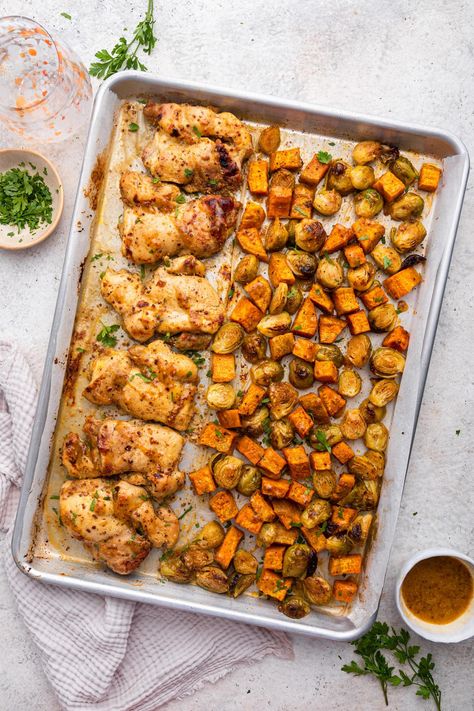 Honey Mustard Chicken Thighs, Chicken Sheet Pan, Mustard Chicken Recipes, Marinated Chicken Thighs, Sheet Pan Dinners Chicken, Honey Mustard Chicken, Mustard Chicken, Honey Mustard Sauce, Pan Chicken