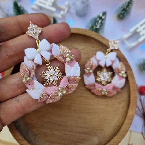 Polymer Clay Jewelry Ideas Inspiration, Christmas Fimo, Fimo Christmas, Clay Building, Christmas Wreath Earrings, Diy Pasta, Wreath Earrings, Diy Gifts To Sell, Polymer Clay Embroidery