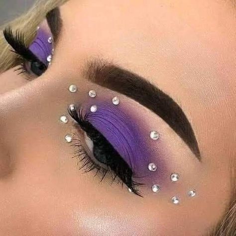 Purple Makeup, British Women, Simple Look, Brown Belt, Rapunzel, Maquillaje De Ojos, Makeup Looks, Halloween Face Makeup, Eye Makeup