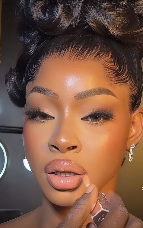 Makeup Looks For Birthday Party, Glamour Makeup Looks, Light Skin Makeup, Bridal Makeup Hairstyles, Pageant Makeup, Birthday Makeup Looks, Wedding Bridal Makeup, Hazel Eye Makeup, Light Makeup Looks