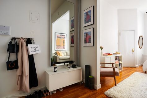 Modernist Apartment, Bored List, Nyc Studio Apartments, Nyc Apt, Small Studio Apartment, Nyc Studio, Apartment Aesthetic, Tiny Apartment, Design Del Prodotto