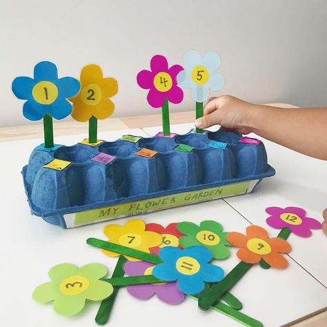 Jess | learn & bloom 🌺 on Instagram: “Number flower garden 🌸 . . . Made a little flower garden for 2yo to continue practising number recognition using materials I already had at…” Shavuot Preschool, Spring Math Activities Preschool, Memorial Day Crafts For Kids, Santa Kids Crafts, Memorial Day Crafts, Flower Math, Spring Preschool Activities, Spring Crafts Preschool, Instagram Number