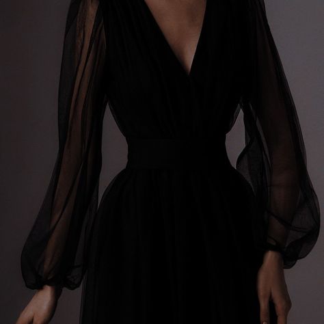 Dark Academia Dress Prom, Dark Academia Prom Dress, Black Dress Aesthetic, Trendy Date Night Outfit, Black Dresses Classy, Pretty Prom Dresses, Dress Aesthetic, Event Outfit, Dark Fashion