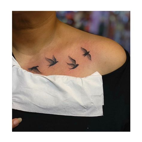 Flying birds tattoo on collarbone Bird Tattoo Collarbone, Under Collar Bone Tattoos, Collar Tattoo, Bird Tattoos Arm, Floral Back Tattoos, Bird Tattoos For Women, Butterfly Wrist Tattoo, Vogel Tattoo, Flying Bird Tattoo