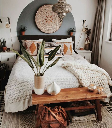 Favorite Boho Bedrooms #houseideasinterior #housesinside #bedroom #masterbedroom #masterbedroomlayout #bedroomstyling #modernbedroom #bedroomdecoracion #bedroomorganizing #bedroomideas #bedroommaster #decor #cozybedroom Moroccan Decor Bedroom, Boho Bedrooms, Moroccan Bedroom, Boho Styl, Dekorasi Kamar Tidur, Boho Bedroom Decor, Boho Room, Bedroom Boho, Chic Bedroom