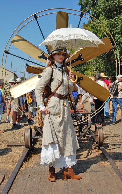 It's the umbrella, adventure girl and Jules Verne style time machine SP Blanche Fantasy Ball, Steampunk Outfits, African Adventure, Safari Outfit, Steampunk Woman, Mode Steampunk, Steampunk Couture, Post Apo, Adventure Ideas