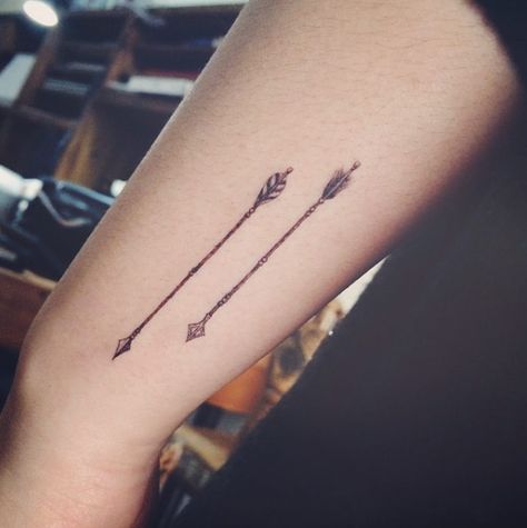 Arrow tattoo designs have been in trend from such a long time. Whether you are new to getting inked or an existing tattoo lover, arrow tattoos are pleasing Double Arrow Tattoo, Meaning Of Arrow Tattoo, Arrow Tattoos For Women, Geometric Arrow Tattoo, Small Arrow Tattoos, Tattoo 2023, Arrow Tattoo Design, Dragon Tattoo For Women, Omerta Tattoo