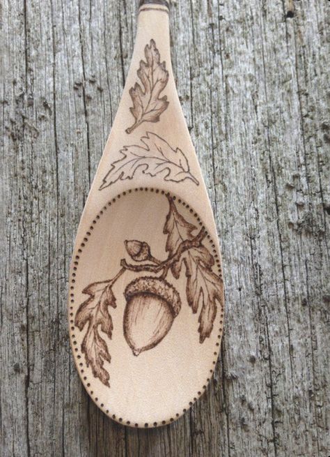 Nature Wood Burning, Earth Home Decor, Beginner Wood Burning, Wood Burn Spoons, Wood Burning Stencils, Wood Burning Techniques, Wood Burn Designs, Spoon Crafts, Wood Burning Tool