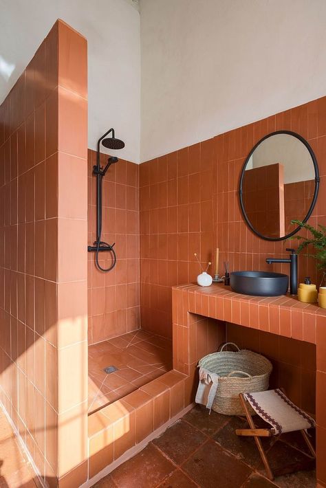 Art Deco Bathroom Ideas, Spain Bathroom, Bathroom Colour, Midcentury House, Loft Bathroom, Orange Bathrooms, Boho Bathroom, Upstairs Bathrooms, Bathroom Inspo