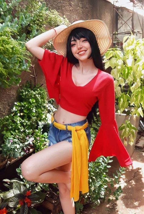 One Piece Anime Cosplay, Fantasia Anime Cosplay, Fem Luffy Cosplay, Luffy Girl Cosplay, Luffy Female Cosplay, Cosplay Easy Ideas, Luffy Cosplay Female, Anime Halloween Costume Women, Easy Cosplay Ideas Women Anime