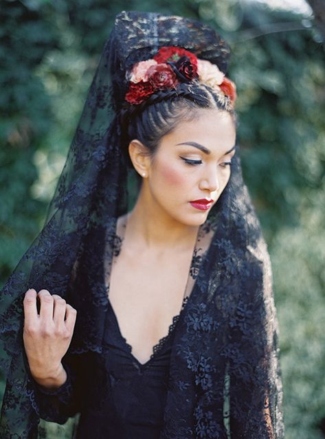 Floral Headpiece with a Black Lace Mantilla | Jessica Burke Photography | Colorful California Mission Wedding Style Spanish Bride Hairstyles, Flamenco Hair, Spanish Veil, Spanish Bride, Mission Wedding, Black Wedding Veil, Vampire Wedding, Black Lace Wedding Dress, Native Beauty