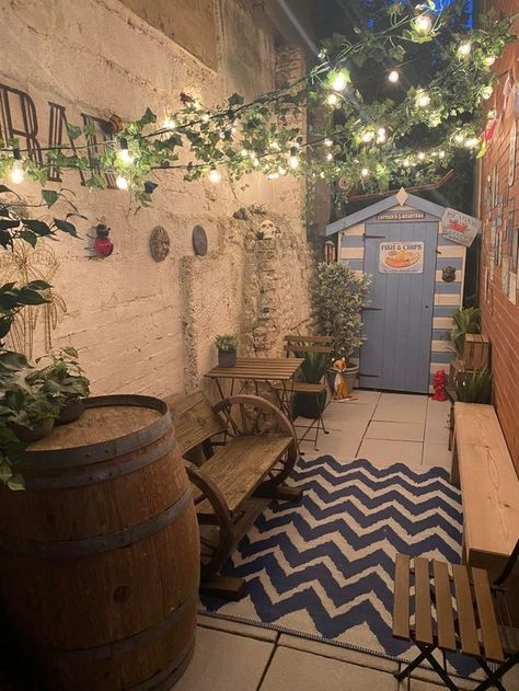 Tiny Backyard, Small Courtyard Gardens, Small Patio Garden, Small Courtyards, Garden Makeover, Courtyard Garden, Cozy Place, Small Patio, Garden Cottage