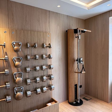 Kettlebell Gym Design, Coastal Home Gym, Wooden Gym Equipment, Ikea Home Gym, Home Weight Room, Small Storage Room Ideas, Home Gym Lighting, Gym Home Design, Kettlebell Storage