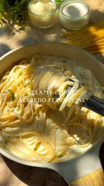 Garlic Cream Sauce Pasta, Fettucini Alfredo Recipe, Alfredo Fettuccine, Creamy Garlic Pasta, Cream Cheese Pasta, Cheese Pasta Recipes, Pasta With Alfredo Sauce, Rice Pudding Recipes, Cream Sauce Pasta