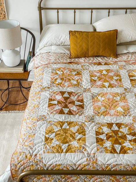 Sunrise Quilt, Puffy Quilt, Triangle Template, Sharon Holland, Bright Quilts, Cottage Quilt, Cute Quilts, Quilts Ideas, Girl Beds