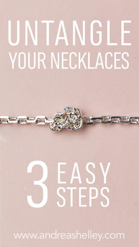 Tangled Necklace Hack, Necklace Hacks Tips, How To Style Jewelry Accessories, Untangle Necklace Chains, Jewelry Hacks Tips, How To Wear Jewelry Tips, How To Untangle Necklaces, Untangling Necklaces, Jewellery Hacks