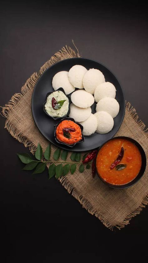 7-day under 500-calorie South Indian breakfast ideas Thatte Idli, Indian Breakfast Ideas, Idli Chutney, Rava Idli Recipe, Idli Sambar, Vegetarian Stew, South Indian Breakfast, 500 Calorie, Black Lentils