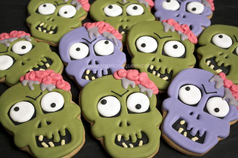 Zombie Cookies, Halloween Sugar Cookies Decorated, Halloween Deserts, Postres Halloween, Halloween Cookie Recipes, Skull Cookies, Halloween Cookies Decorated, Halloween Sugar Cookies, Decorated Cookies Tutorial