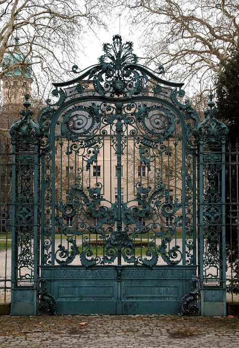 Lan Can, Wrought Iron Gates, Iron Gates, Iron Gate, Gothic Architecture, Entrance Gates, Gothic House, Beautiful Doors, Gate Design