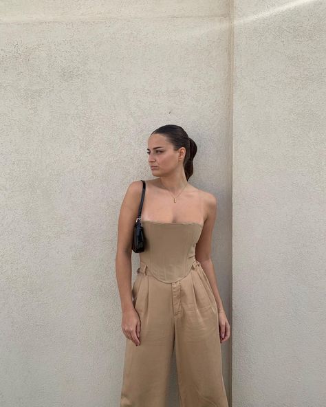 𝐌𝐚𝐫𝐢𝐞𝐂𝐥𝐚𝐢𝐫𝐞 on Instagram: “I blame Bridgerton #fashion #fashionblogger #style #corset #bridgerton #nude #beige #tan #monochrome #cream #outfit #outfitoftheday #ootd…” Nude Corset Outfit, Beige Corset Outfit, Bridgerton Fashion, Cream Outfit, Style Corset, Nude Outfits, Corset Outfit, Beige Outfit, Loose Pants