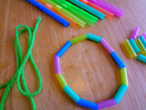 Straw Craft Ideas, Straw Jewelry, Drinking Straw Crafts, Straw Craft, Bendy Straw, Neon Necklace, Straw Art, Straw Crafts, Paper Wall Hanging