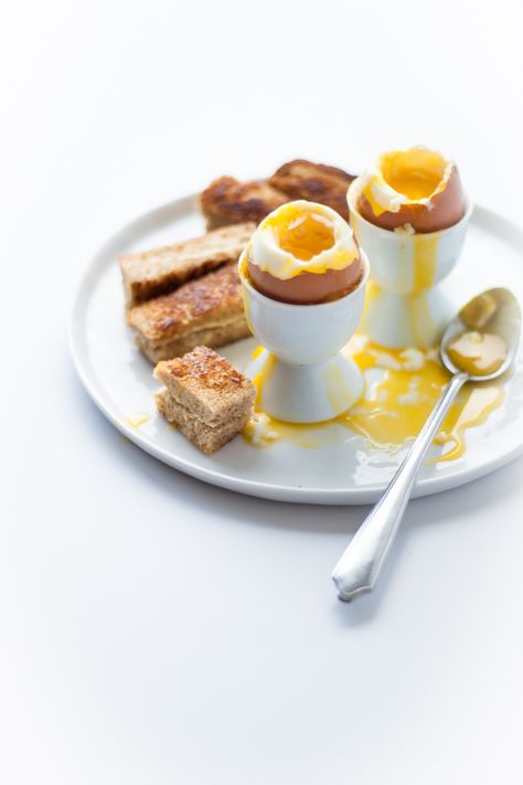 Perfect Soft-Boiled Eggs with Grilled Cheese Soldiers Baking Lessons, Egg Grill, Soft Boiled Eggs, Whole Grain Bread, Eating Recipes, Beautiful Plates, Hard Boiled, Hard Boiled Eggs, Boiled Eggs