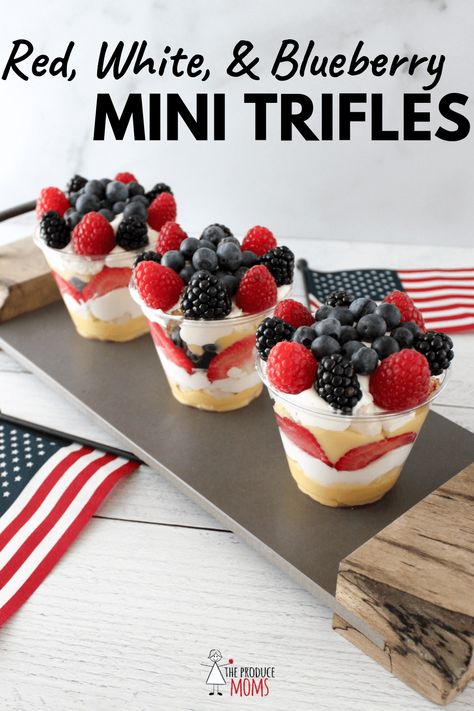 July 4th Camping Food, Mini Trifle Desserts, Mini Trifles, Mini Trifle, 4th July Food, Desserts Aesthetic, Berry Trifle, Patriotic Desserts, Trifle Dish